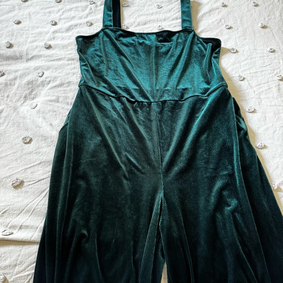 ModCloth It Girl Status Velvet Jumpsuit Emerald - Picture 3 of 5